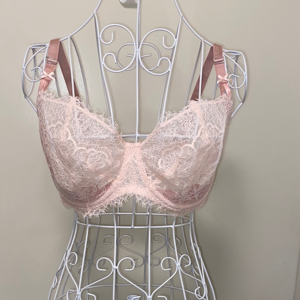 Victoria's Secret Lace Bra in Soft Pink - Picture 1 of 4